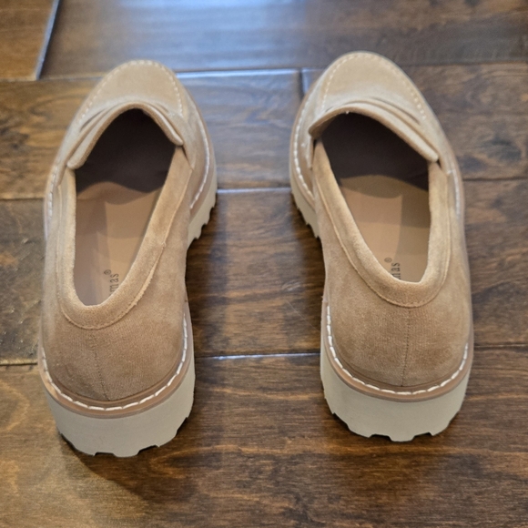 NWT Pierre Dumas Mora Loafers in Taupe Size 6 - Picture 4 of 8